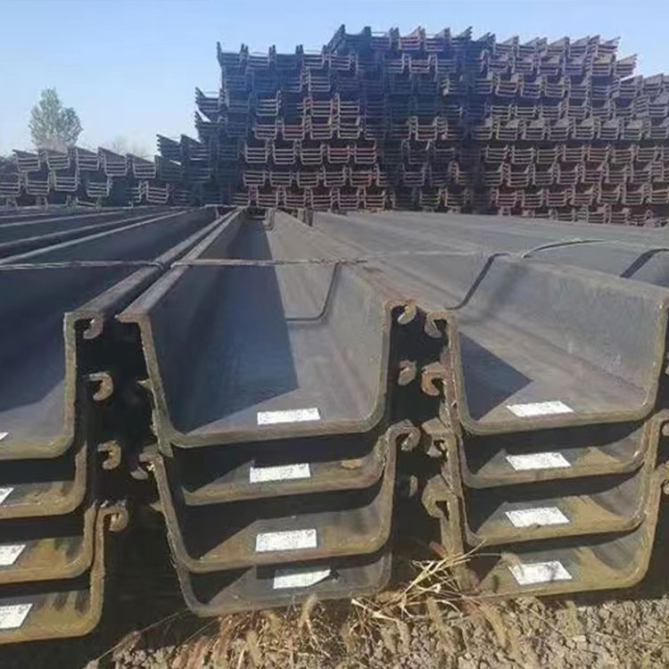 أكوام صفائح الفولاذ المشكلة على البارد